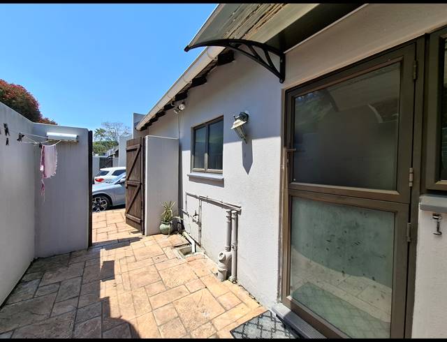 2 BEDROOM SIMPLEX TO LET IN THE WOLDS